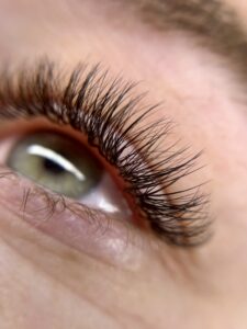 Hybrid eyelash extensions