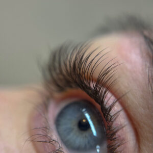 Brune eyelash extensions
